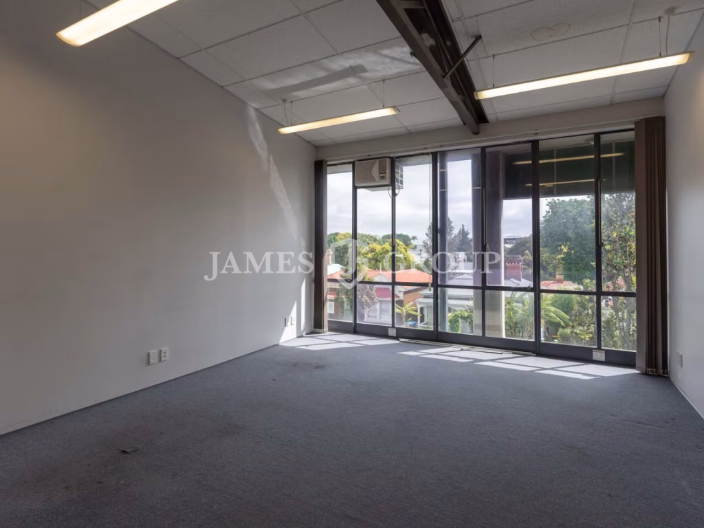 High-profile Office 150m² With Natural Light