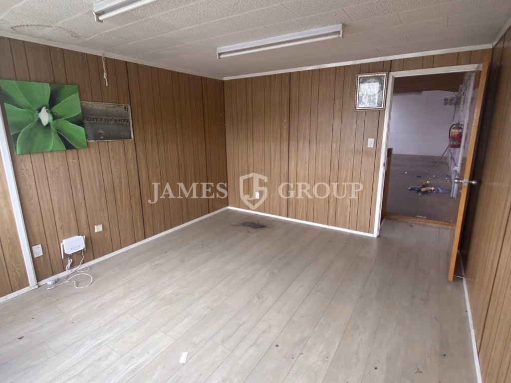 Tidy 142m² Warehouse In Fully Gated Complex