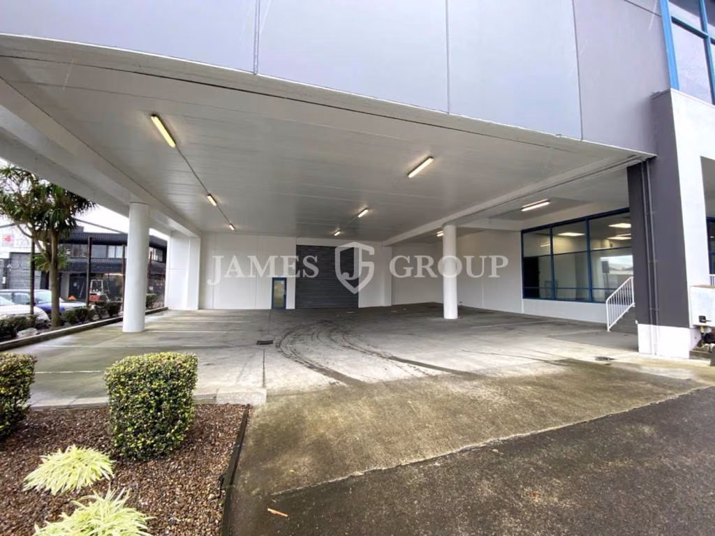 895m² Warehouse & Office | Great South Road