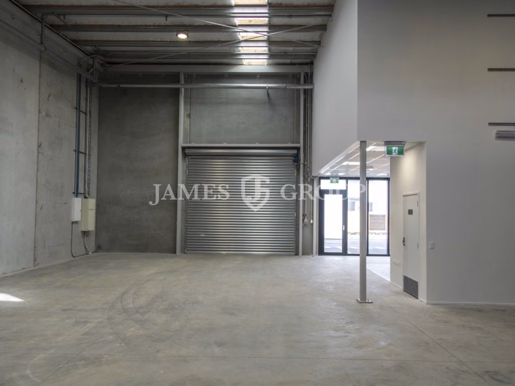 218m² Modern Warehouse