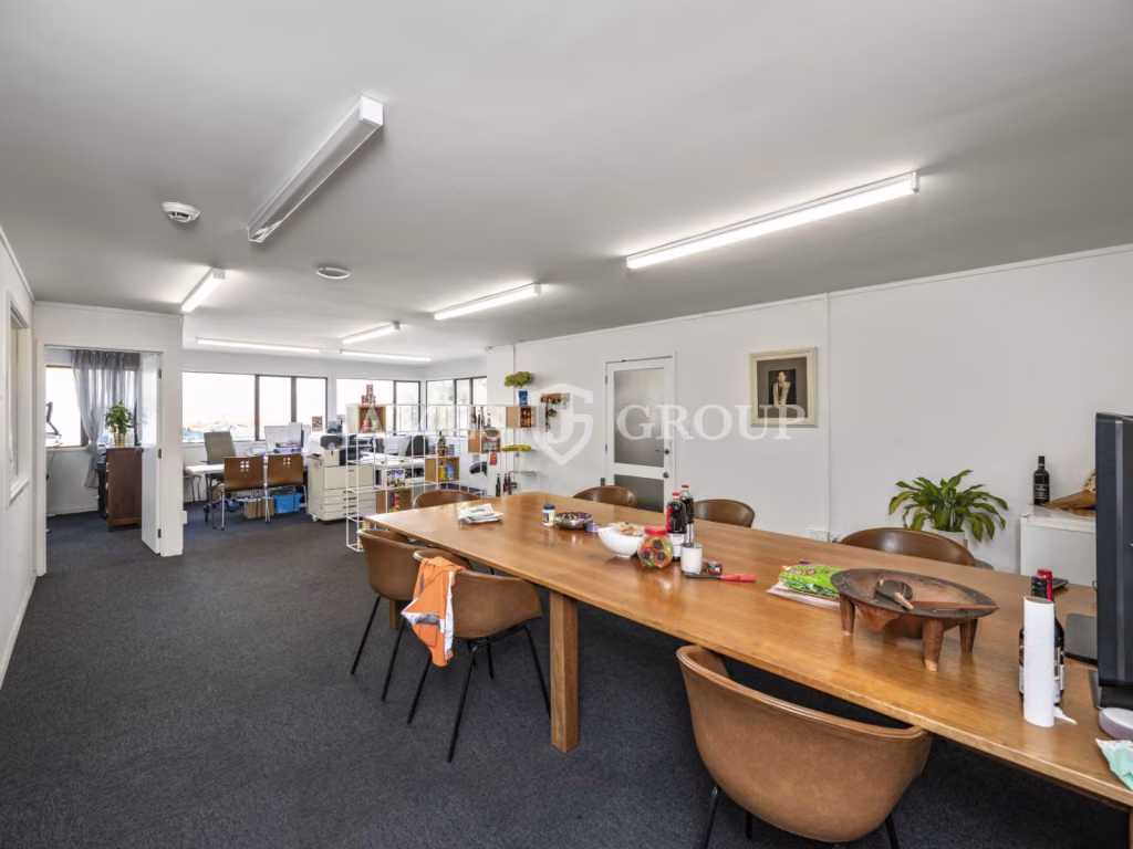 1,811m² Penrose Industrial With Yard