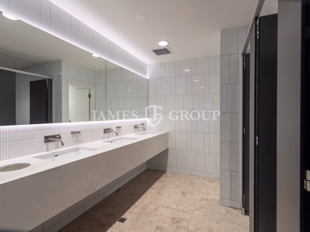 Large 1,680m² Office Floor With Signage Rights