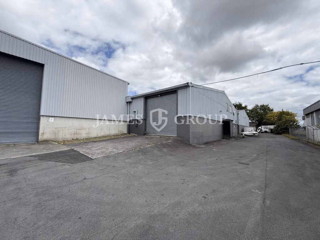 Affordable Warehouse + Minimal Office | 650m²