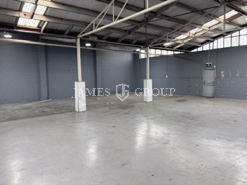 Road Front Warehouse | Exclusive 795m² Yard