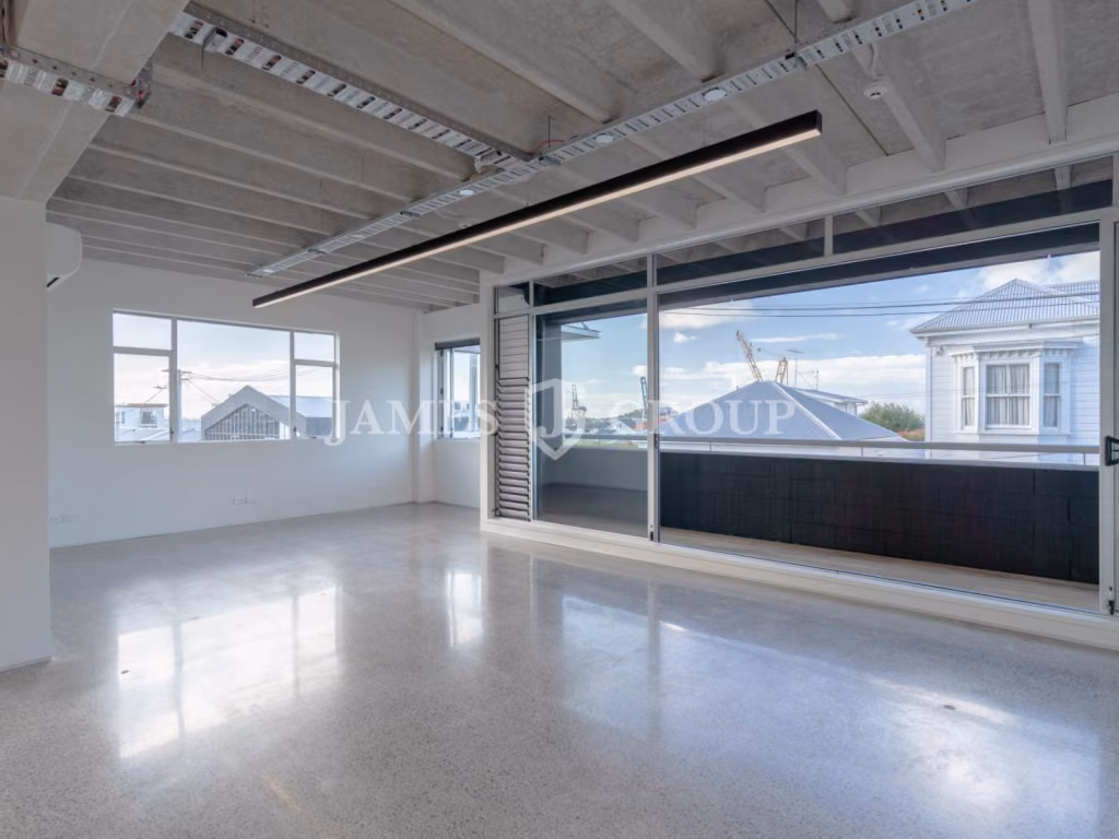 Light-filled Character Space With Ocean Outlook