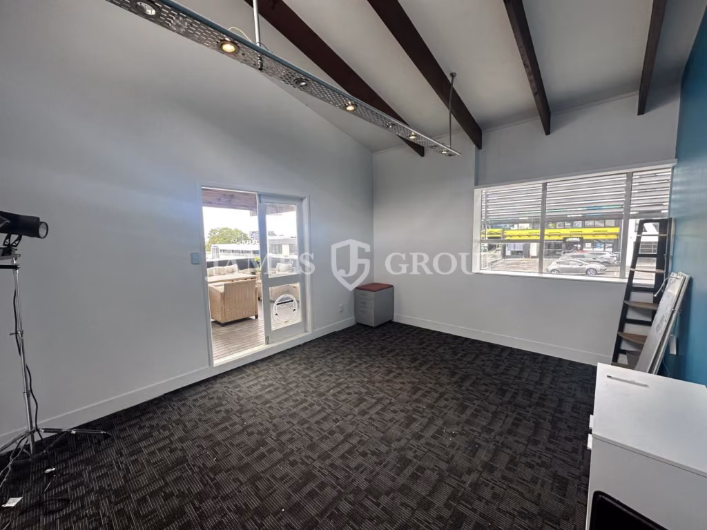 Workspace With A Year-round Balcony