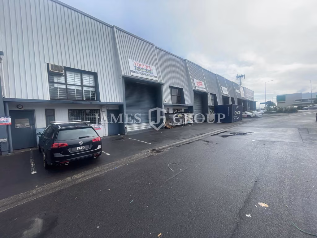 800m² High Stud Warehouse | 3 X Roller Doors