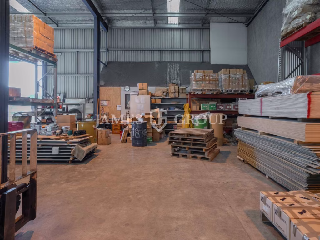 High Stud, Clear Span 400m² Warehouse | Takanini