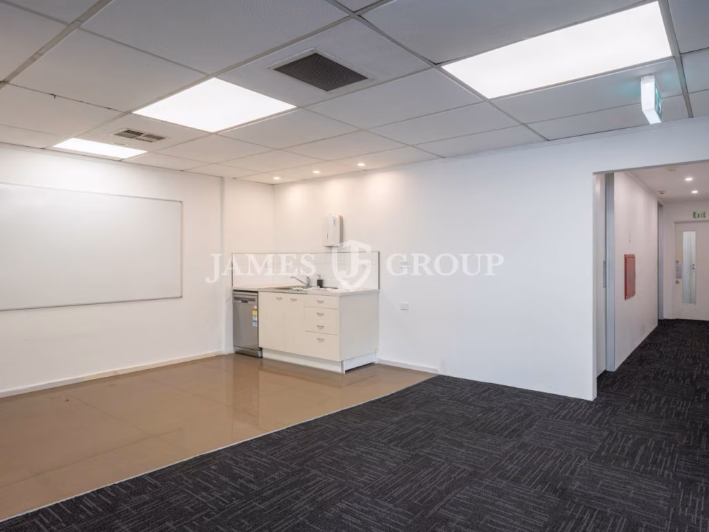 Level 2 Office In Prime Commercial Hub