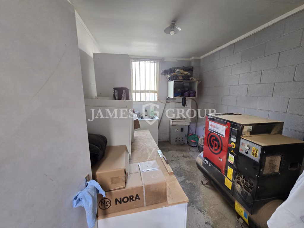 Prime Harris Road Location – 210m² Industrial Unit