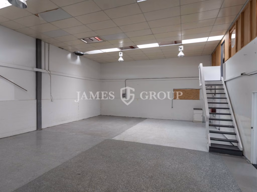 Affordable Henderson High Stud Unit | 180sqm