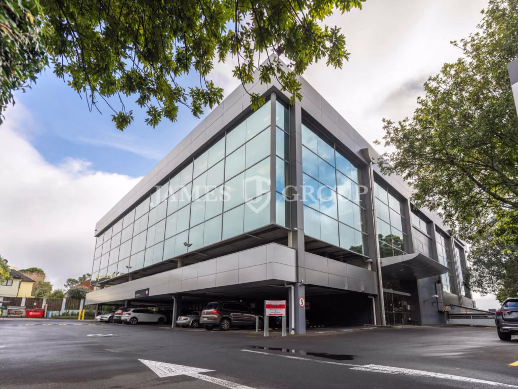 Prominent Location | 266sqm Greenlane Office