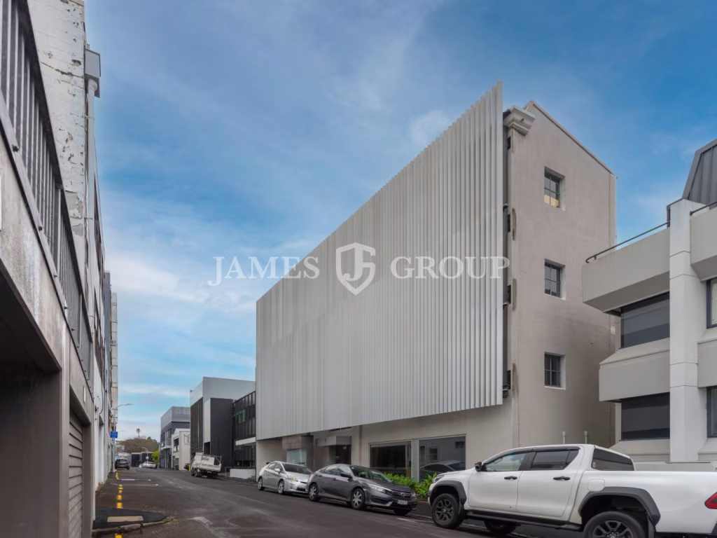 Fantastic On Falcon | Ample Parking