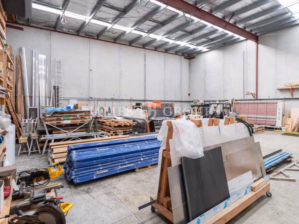 553m² Henderson Industrial | Available Now