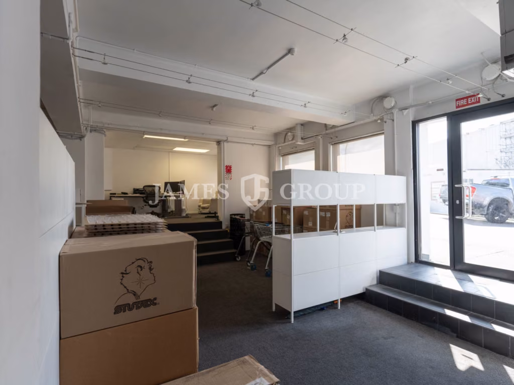 High-visibility Office Lease In  Newmarket