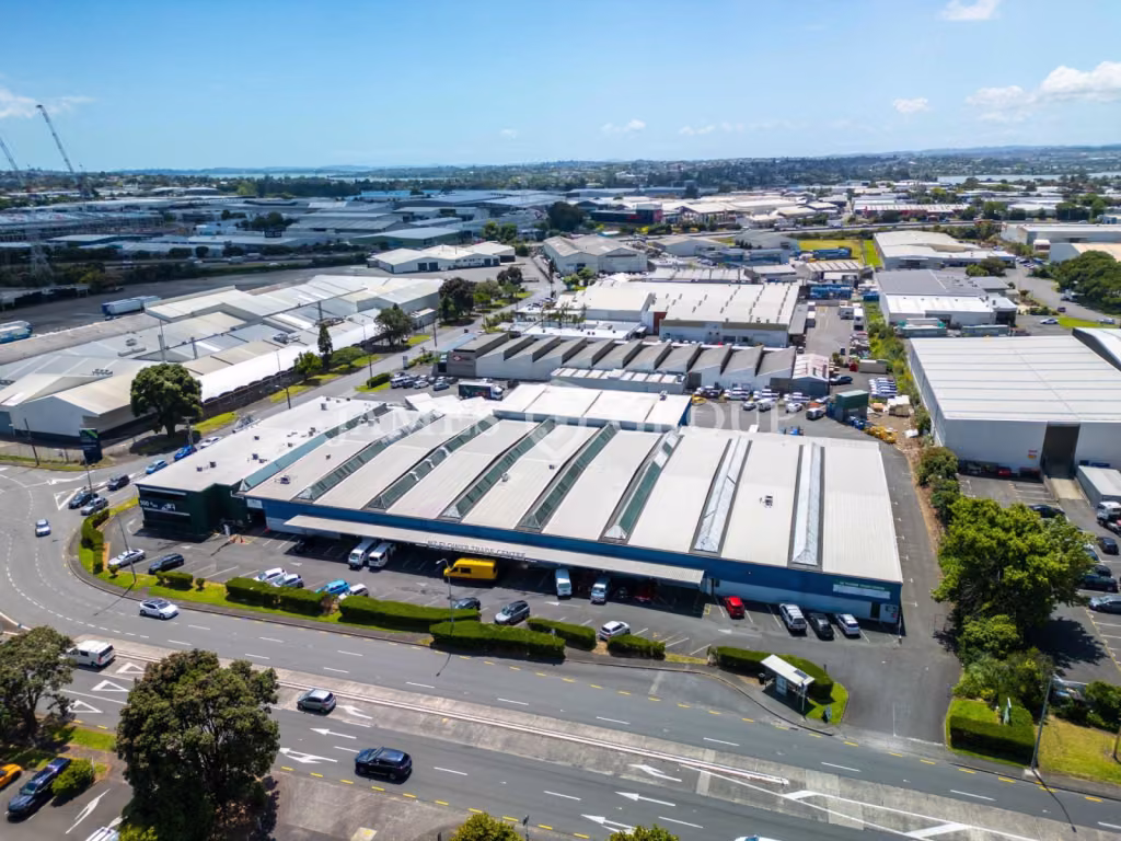 Large Scale Warehouse, Office & Massive Profile