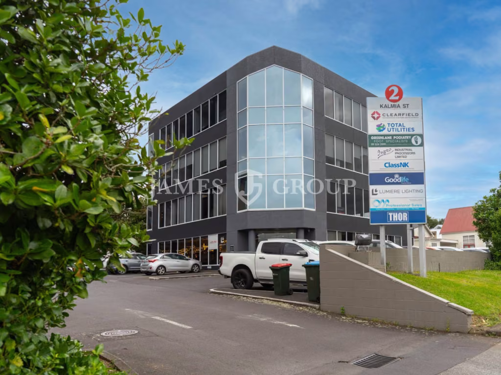 Top Floor Partitioned Office With Natural Light