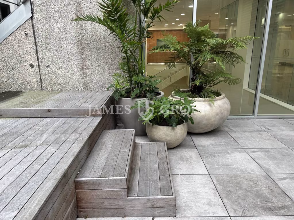 Plaza Level Office In The Heart Of The Cbd