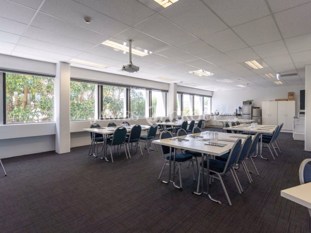 230m² Office With Parking In Central Ellerslie
