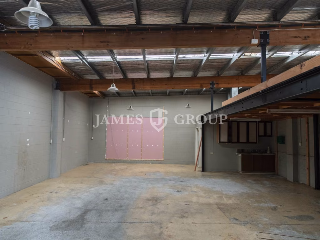 224m² Tidy Road Front Industrial | Henderson