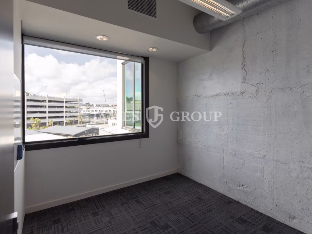 Polished Grafton Office