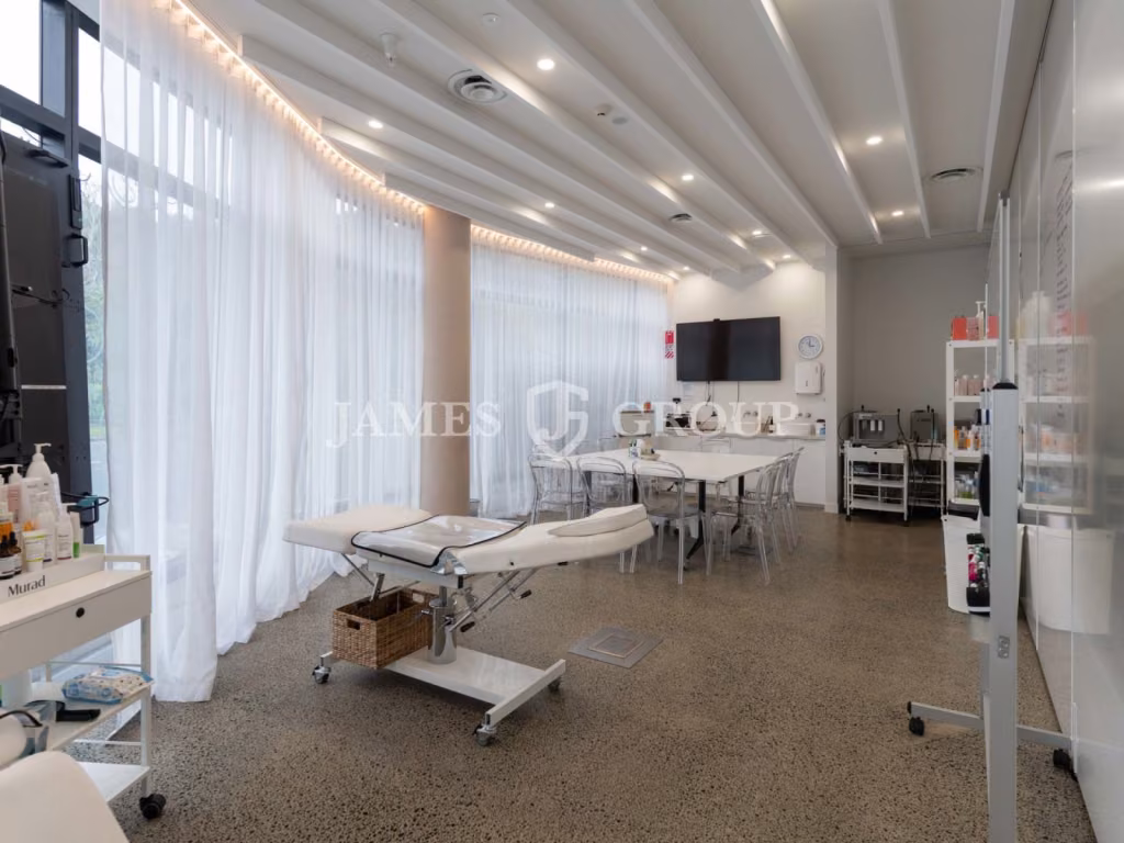 Rare High-quality Turnkey Clinic Opportunity