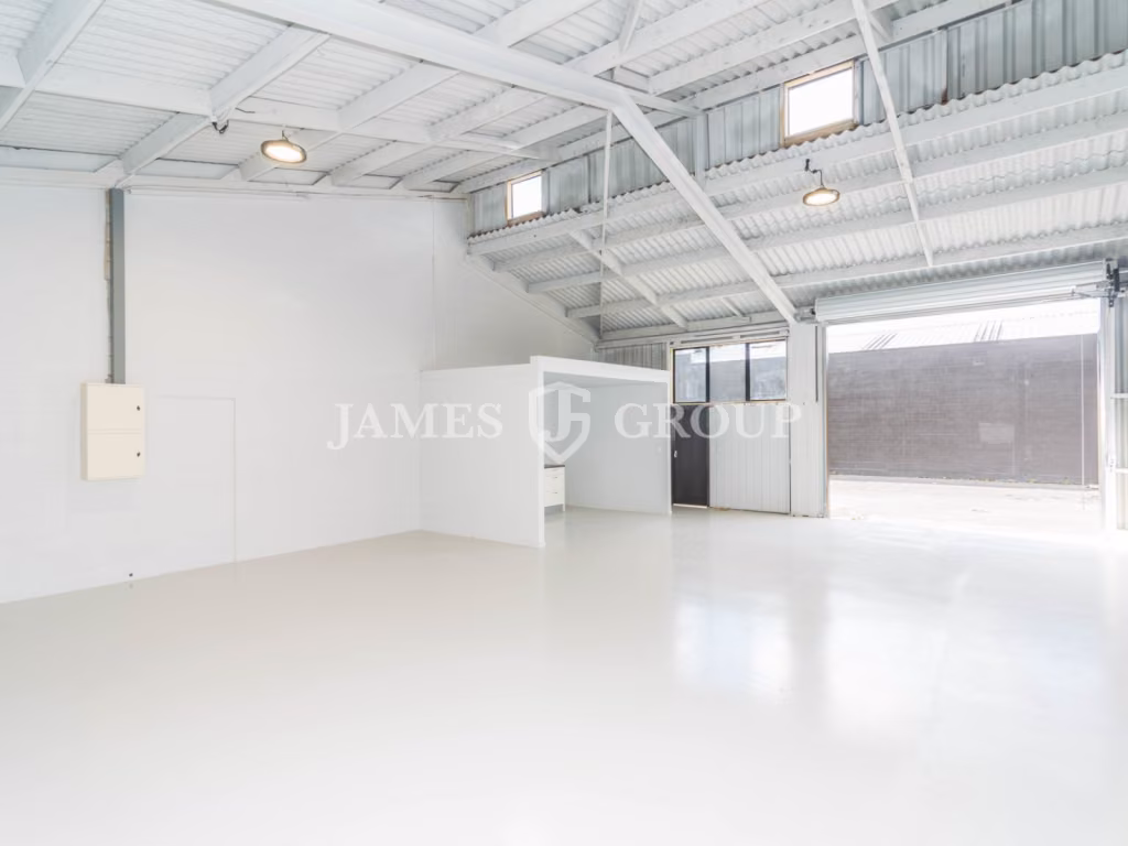 Affordable 122m² Industrial Unit