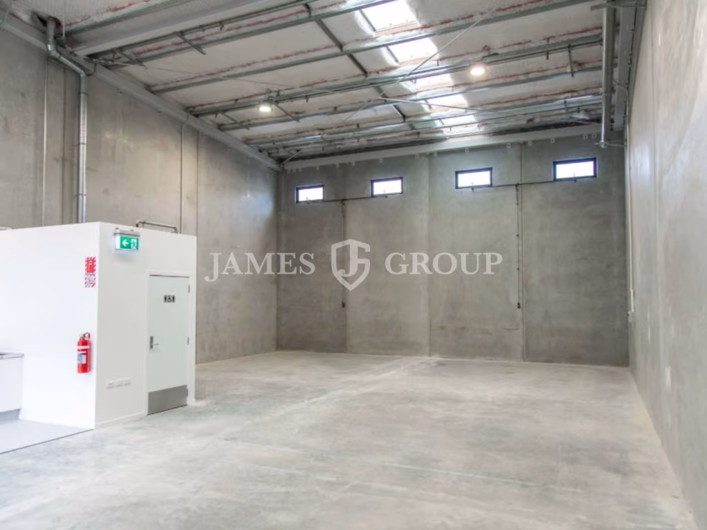 Modern Industrial Unit In Airport Proximity