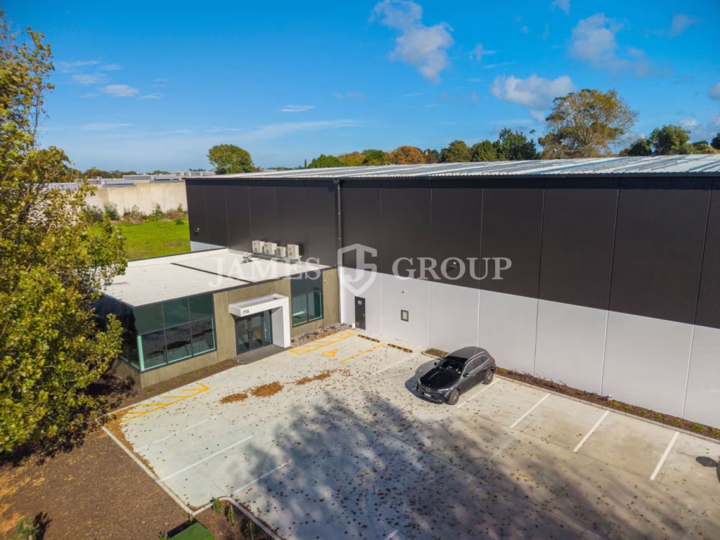 Brand New High-stud Unit – Drive-through Access