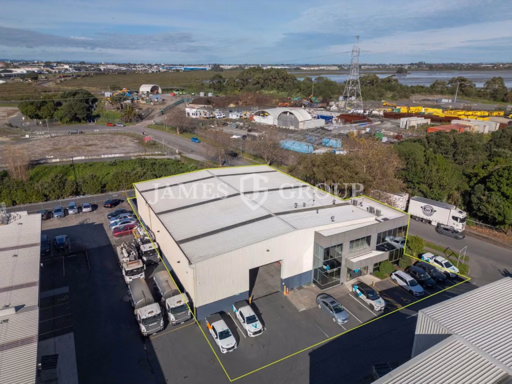 Drive Through Warehouse | 1.5km From Motorway