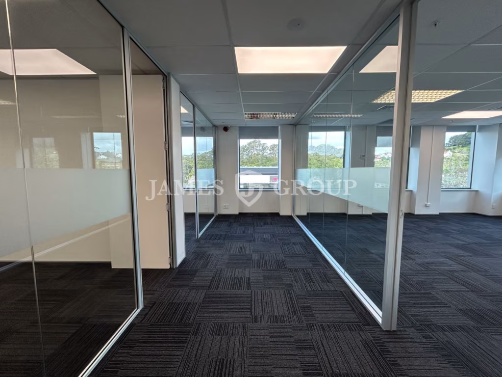 Large City Fringe Office With Flexible Layout