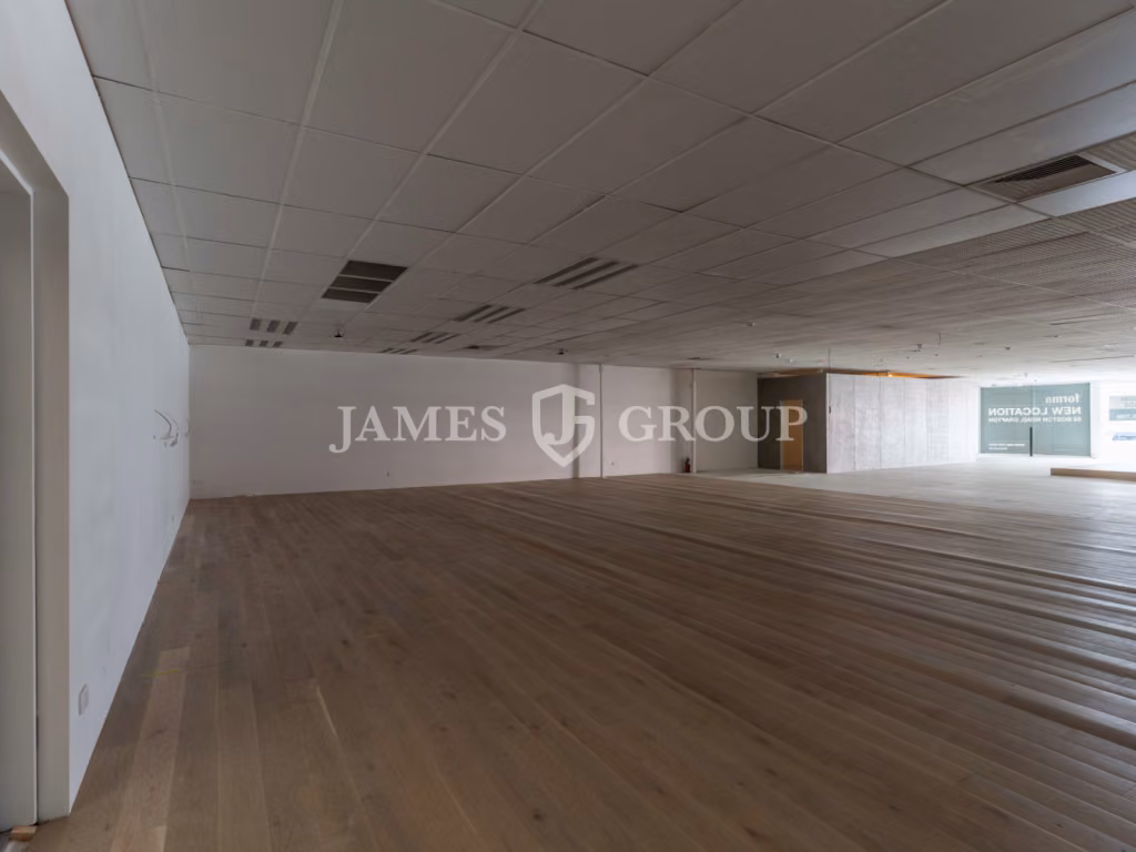 Prime Parnell Showroom With Street Appeal