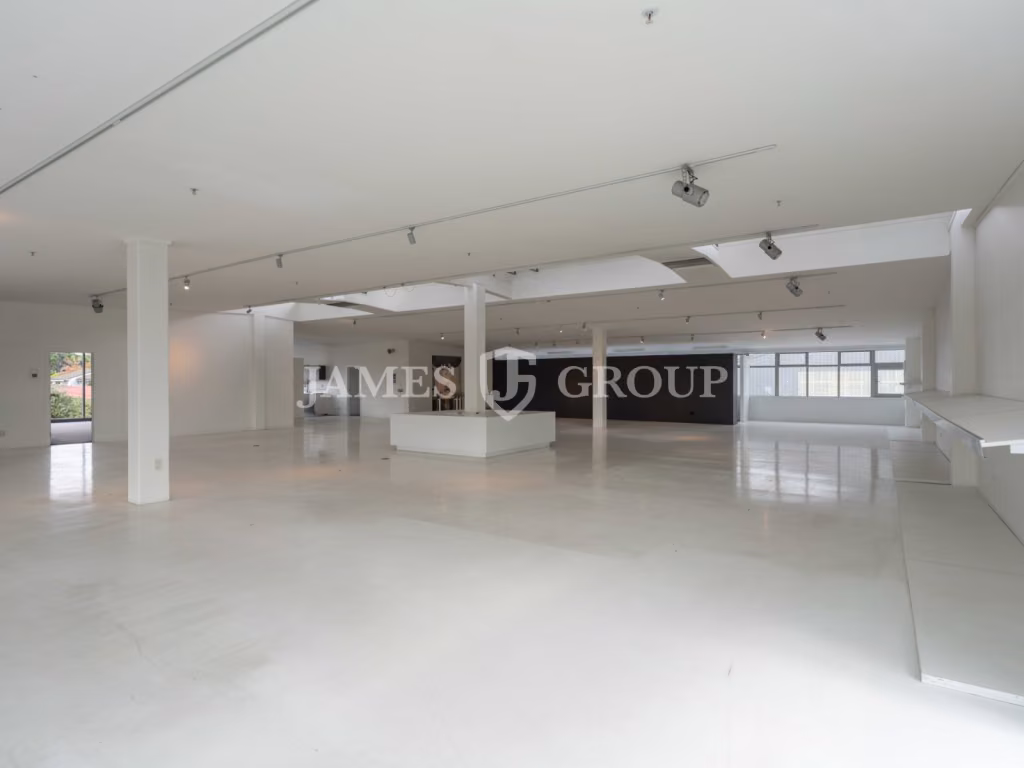 High Profile Rosebank Road Warehouse & Showroom