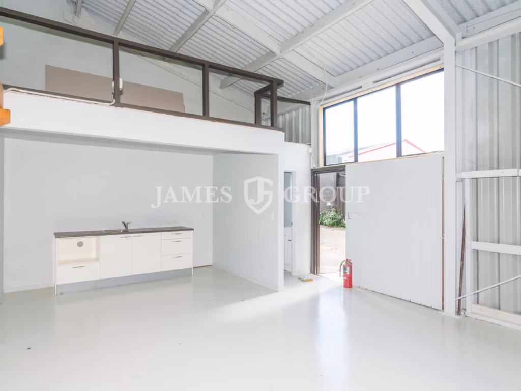 Tidy 122m² Industrial Unit In Papakura