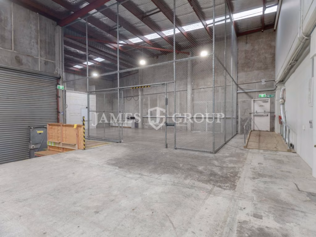 High Stud Warehouse + Modern Office In City Fringe