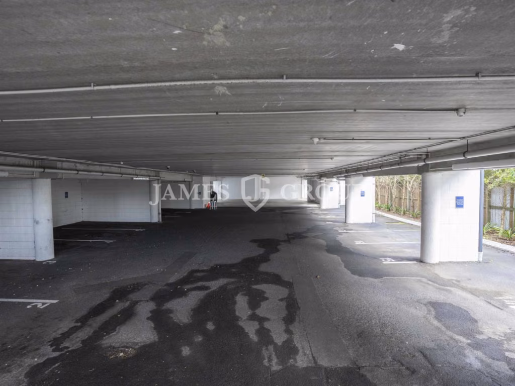 Standalone Epsom Office Ample Car Parking