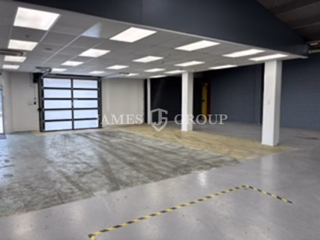 Road Front Warehouse | Exclusive 795m² Yard