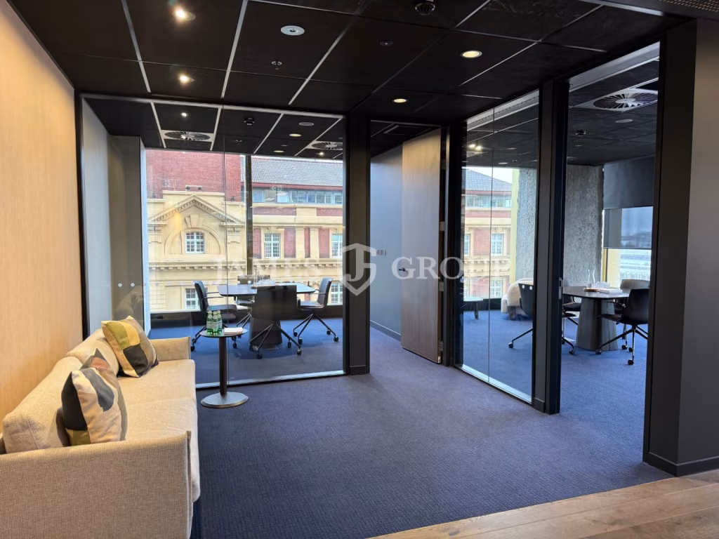 Ready-to-go Office With High Quality Fit-out