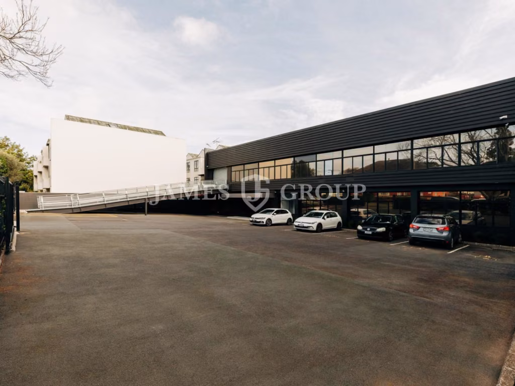 Office Or Warehouse Or High-end Showroom