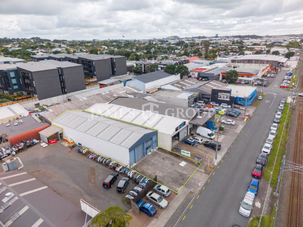 Versatile 427m² Industrial + Front Yard