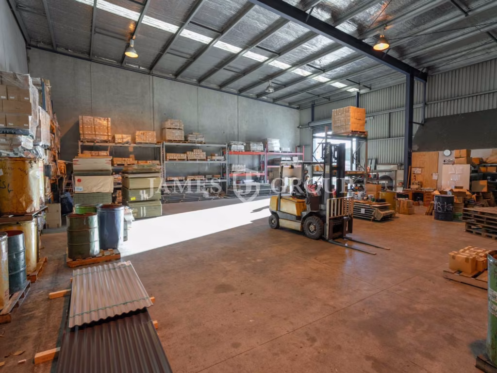 High Stud, Clear Span 400m² Warehouse | Takanini