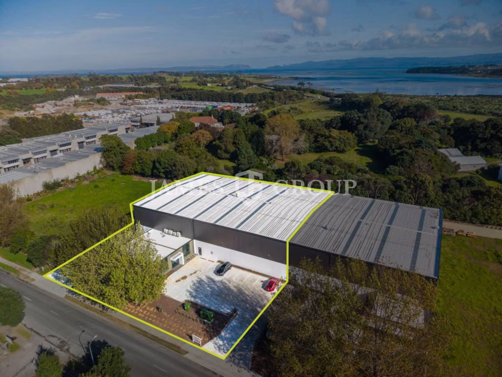 Brand New High-stud Unit – Drive-through Access