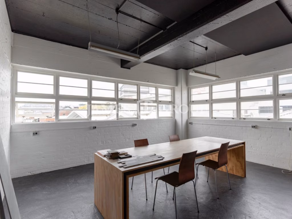 Newmarket Character 88m² Office