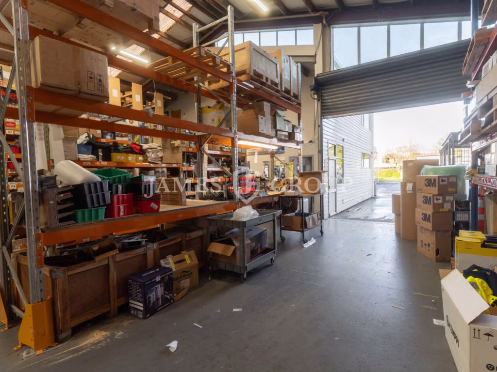 727m² High Profile Patiki Warehouse + Yard