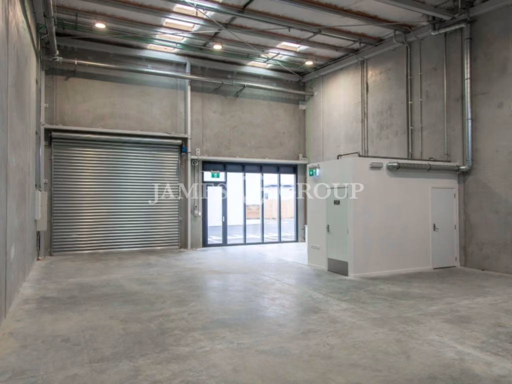 Modern Industrial Unit In Airport Proximity