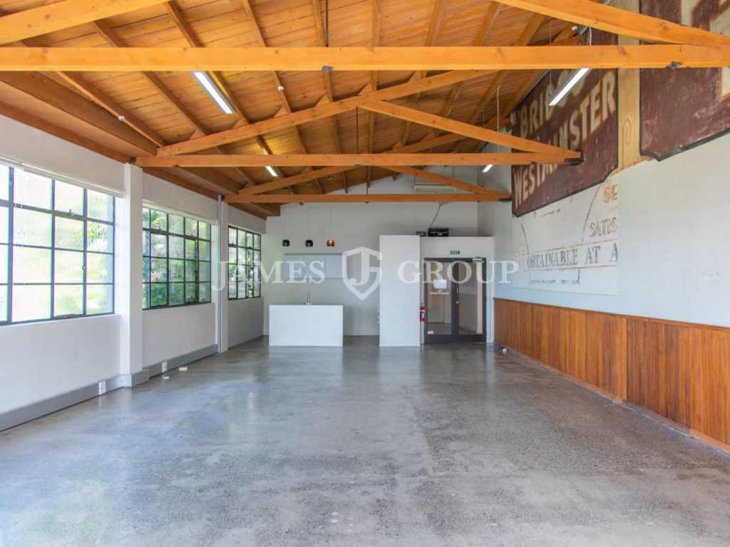 Kingsland Office With Authentic Character