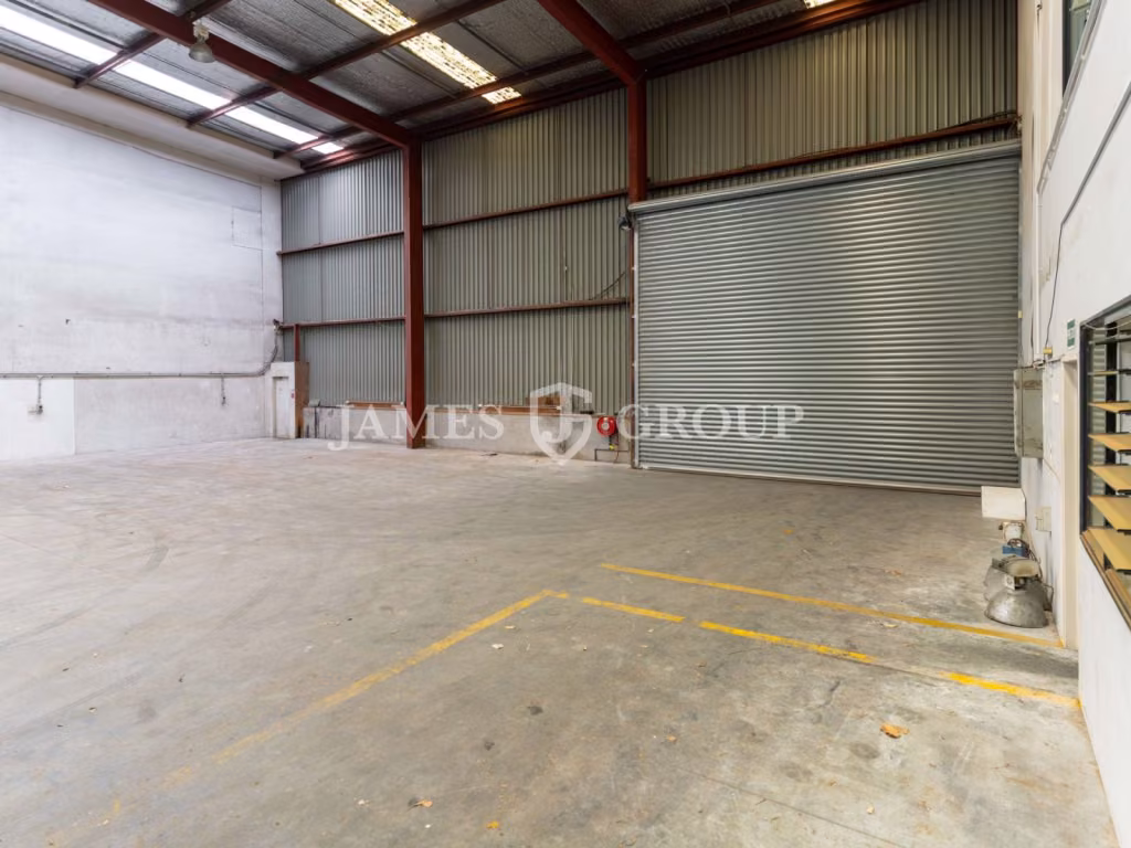 694m² | High-stud Warehouse | 8 Carparks