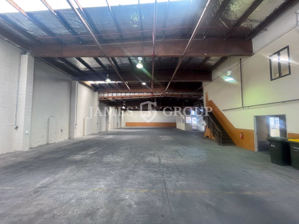 789sqm Prime Patiki Road Warehouse + 12 Carparks