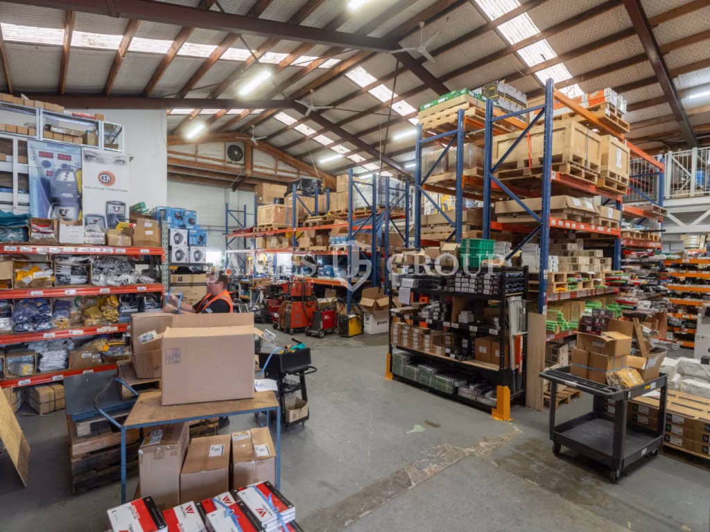 727m² High Profile Patiki Warehouse + Yard