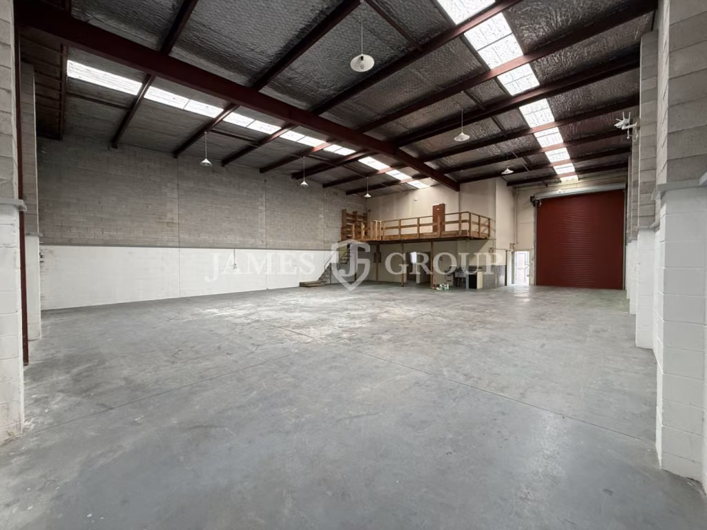 370sqm Industrial Unit – Minimal Office